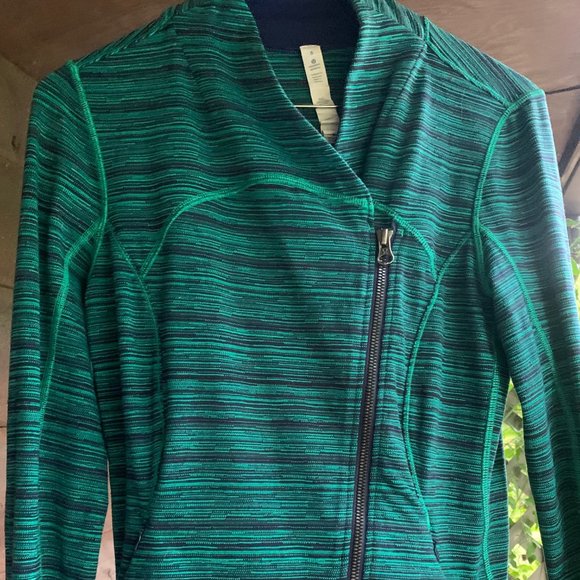 Lululemon Diagonal Zip Sweatshirt With Thumbholes - Picture 4 of 8